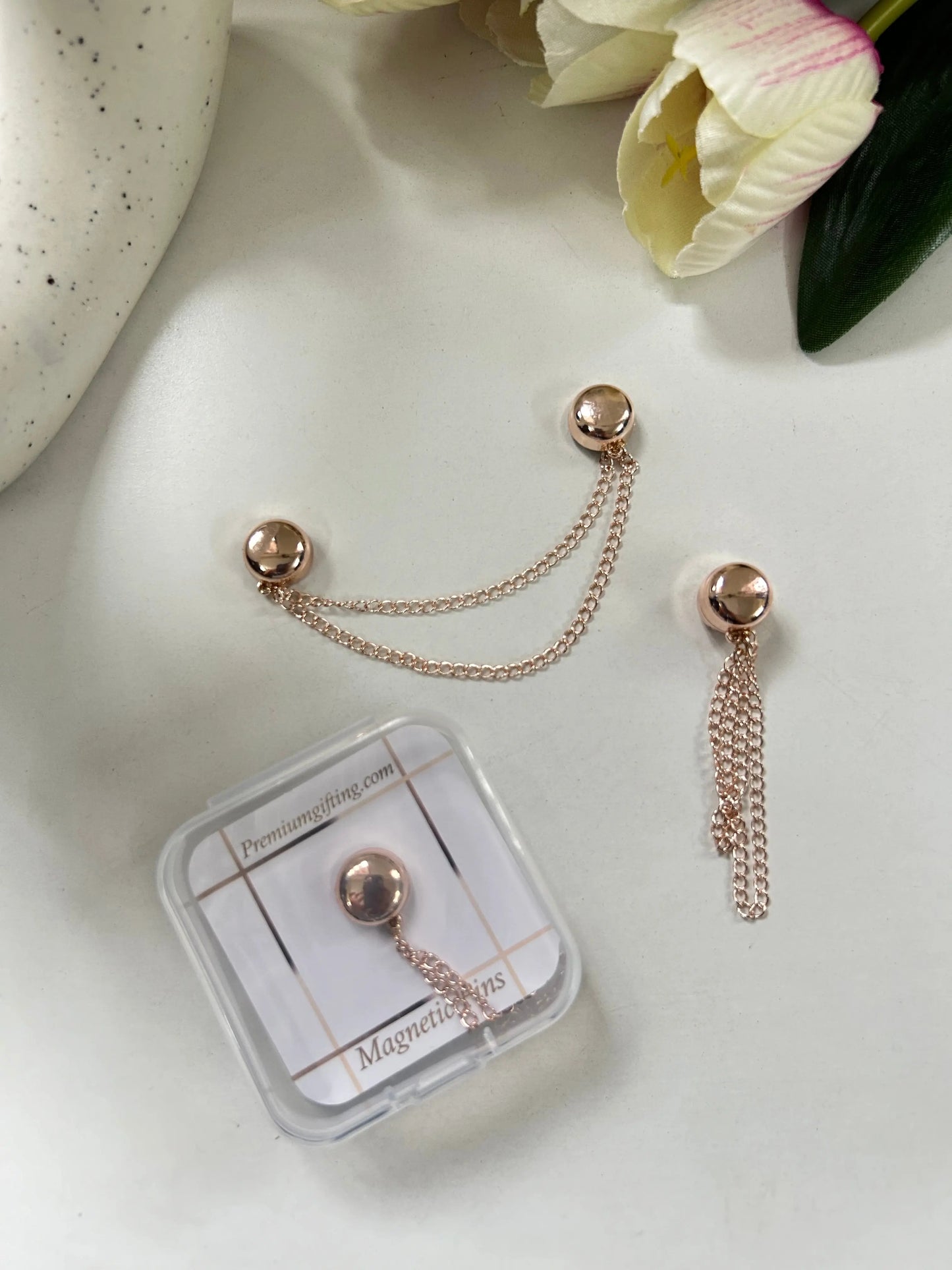 Magnetic hijab pin with chain Aishathemodestcouture
