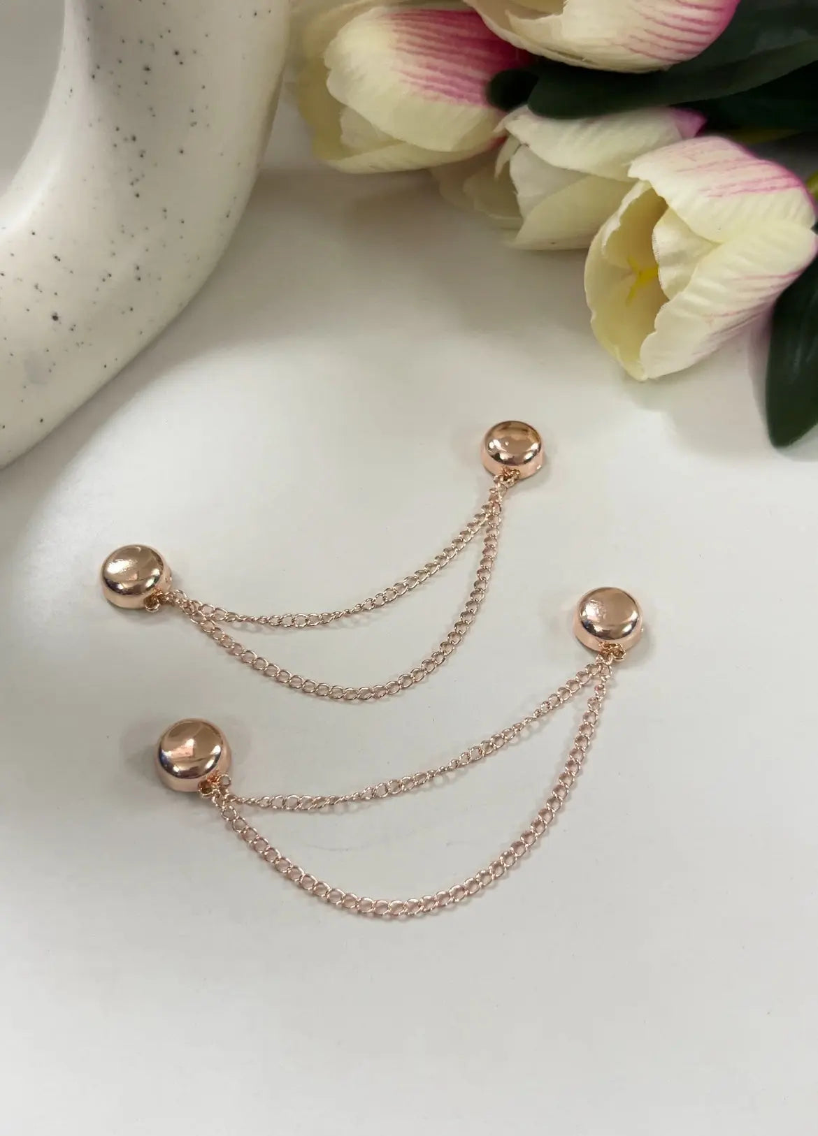 Magnetic hijab pin with chain Aishathemodestcouture
